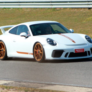 Conducir un Ferrari F488, Lamborghini Huracán EVO o Porsche 992 GT3 en Circuito de Calafat (Ametlla de Mar, Tarragona)