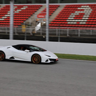 Conducir un Ferrari F488, Lamborghini Huracán EVO o Porsche 992 GT3 en Circuito de Calafat (Ametlla de Mar, Tarragona)