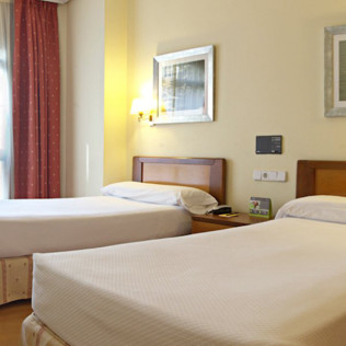 Fin de Semana Romántico: 2 Noches con Cena en Hotel Sercotel Tres Luces 3* (Vigo, Pontevedra)