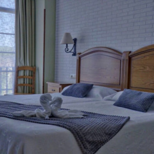 Fin de Semana: 2 Noches con Desayuno en Hotel Marfrei 4* (Hinojedo, Cantabria)