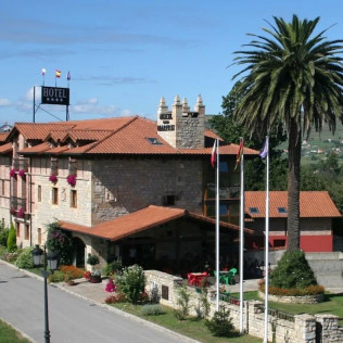 Fin de Semana: 2 Noches con Desayuno en Hotel Marfrei 4* (Hinojedo, Cantabria)