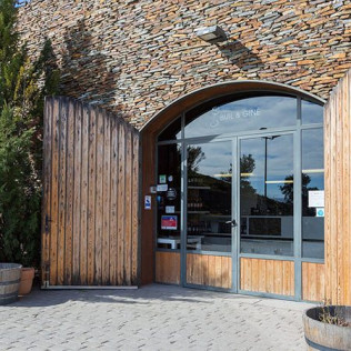 Fin de Semana Romántico: Alojamiento en Bodega y Cata de Vino en BUIL & GINÉ WINE HOTEL 4* (Tarragona)