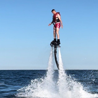 Flyboard en la Costa de Barcelona (Barcelona)