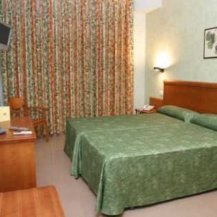 Escapada con Visita a Cavas Freixenet en Hotel Fonda Neus (Sant Sadurní d'Anoia, Barcelona)