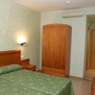 Escapada con Visita a Cavas Freixenet en Hotel Fonda Neus (Sant Sadurní d'Anoia, Barcelona)