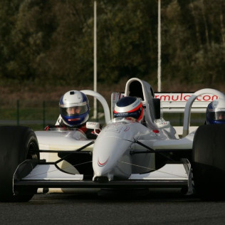 Copilotaje de Conducción para dos en Fórmula 1 Triplaza (Magny-Cours, Francia)