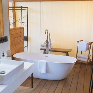 Escapada Romántica de 2 Noches con Cena en Suite o Junior Suite de Glamping La Dehesa Experiences (Adamuz, Córdoba)