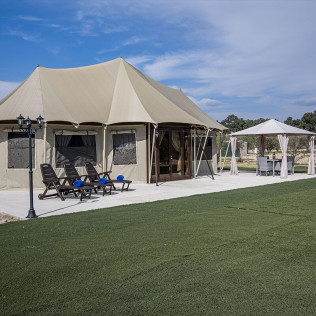Escapada con Desayuno en Tienda Safari en El Toril Glamping Experience (Velada, Toledo)