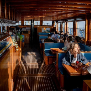Salida en Goleta por la Costa de Barcelona con Tapa y Bebida (Barcelona)