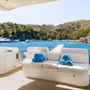 Paseo en Yate Privado con Aperitivo y Refrescos (Barcelona)