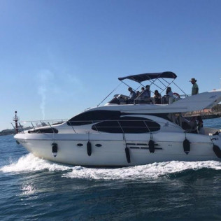 Paseo en Yate Privado con Aperitivo y Refrescos (Barcelona)