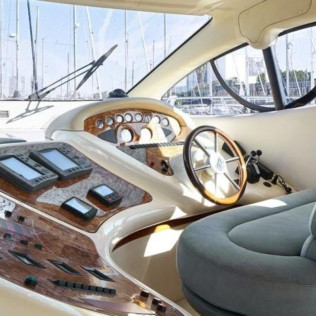 Paseo en Yate Privado con Aperitivo y Refrescos (Barcelona)