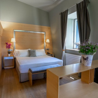 Escapada Romántica con Cena Especial en Habitación Superior de Balneario de Panticosa 4* (Huesca)