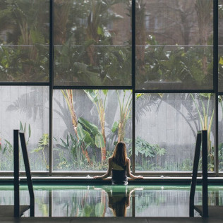 Circuito Spa en OASIS Wellness & Spa, Masaje RESET y Desayuno en SOFIA Bar & Tapas para dos en Grand Hyatt Barcelona 5* (Barcelona)