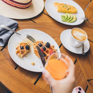 Circuito Spa en OASIS Wellness & Spa, Masaje RESET y Desayuno en SOFIA Bar & Tapas para dos en Grand Hyatt Barcelona 5* (Barcelona)