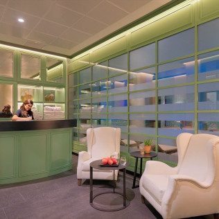 Circuito Spa, Masaje y Comida o Cena en Despacio Spa Centre del Hotel H10 Marina 4* (Barcelona)