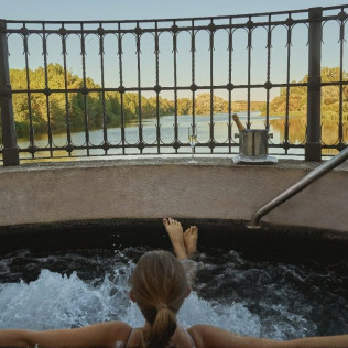 Experiencia Spa: Masaje Relajante, Jacuzzi y Copa de Cava en Hacienda Zorita Wine Hotel 5* (Valverdón, Salamanca)