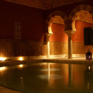 Exclusivo Aladinia: Baños Árabes de Noche y Masaje Relajante en Hammam Al Andalus (Córdoba)