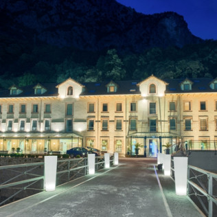 Escapada Romántica con Spa y Cena en Hotel Balneario la Hermida 4* (Cantabria)