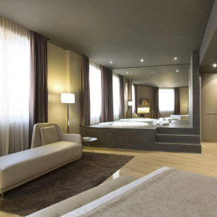 Escapada Romántica en Hotel Ciutat de Tarragona 4* con Jacuzzi en la Habitación (Tarragona)