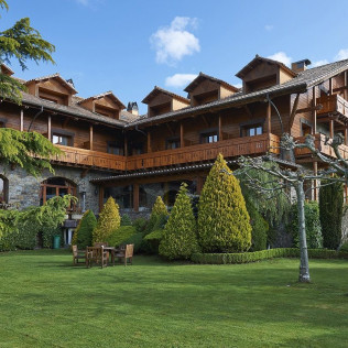 Cena para dos en Hotel Grèvol Spa 4* (Llanars, Girona)