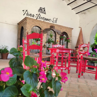 Escapada en Hospedería Luis de Góngora con Visita a Bodegas Pérez Barquero y Cata de Vinos para dos (Córdoba)