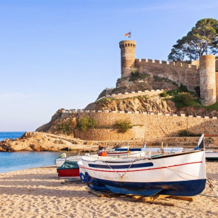 Escapada de 1 o 2 Noches con Desayuno en Hostal Boutique Sa Nansa (Tossa de Mar, Girona)