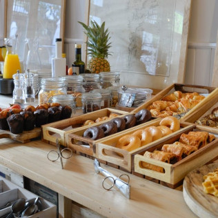 Escapada de 1 o 2 Noches con Desayuno en Hostal Boutique Sa Nansa (Tossa de Mar, Girona)