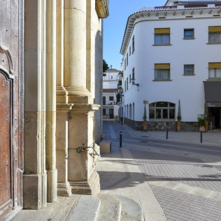 Escapada de 1 o 2 Noches con Desayuno en Hostal Boutique Sa Nansa (Tossa de Mar, Girona)