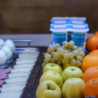 Escapada Gastronómica Sin Gluten de 2 Noches con Desayuno, Cena y Pack de Productos en Hostal Rural Los Naranjos (Granada)