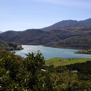 Escapada Gastronómica Sin Gluten de 2 Noches con Desayuno, Cena y Pack de Productos en Hostal Rural Los Naranjos (Granada)