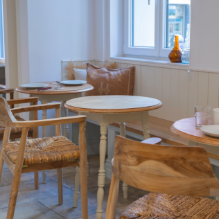 Escapada de 1 o 2 Noches con Desayuno en Hostal Boutique Es Portalet (Sant Feliu de Guíxols, Girona)