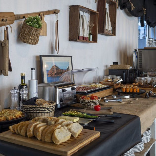 Escapada de 1 o 2 Noches con Desayuno en Hostal Boutique Es Menut (Tossa de Mar, Girona)
