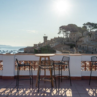 Escapada de 1 o 2 Noches con Desayuno en Hostal Boutique Es Menut (Tossa de Mar, Girona)
