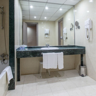 Escapada con Comida o Cena en Olympia Hotel, Events & Spa 4* (Alboraya, Valencia)