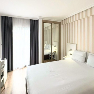Escapada de 1 o 2 Noches con Desayuno en Hotel Alfonso I 4* (Tui, Pontevedra)