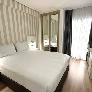 Escapada de 1 o 2 Noches con Desayuno en Hotel Alfonso I 4* (Tui, Pontevedra)
