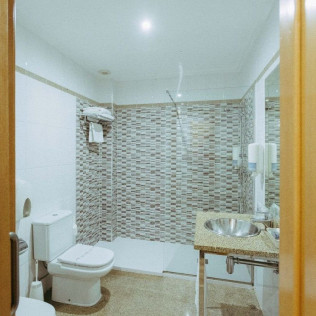 Escapada de 2 Noches con Desayuno y Acceso Privado al Spa en Hotel Alfonso I 4* (Tui, Pontevedra)