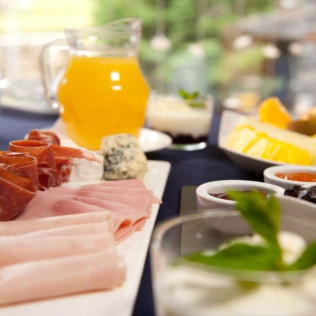 Escapada con Desayuno con Opción de Comida o Cena en Hotel Montané 3* (Arinsal, Andorra)