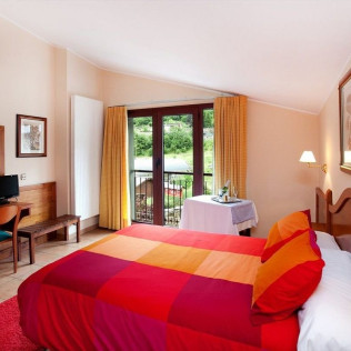 Escapada con Desayuno con Opción de Comida o Cena en Hotel Montané 3* (Arinsal, Andorra)