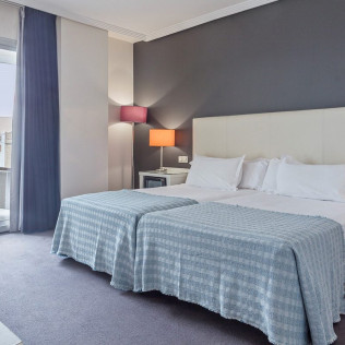 Escapada de 2 Noches con Comida o Cena, Piscina Termal y Terma Romana en Hotel Balneario Playa de Coma-Ruga 4* (Tarragona)