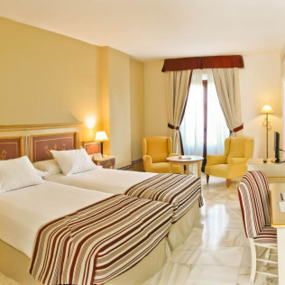 Escapada con desayuno en Hotel Alcázar de la Reina 4* (Carmona, Sevilla)