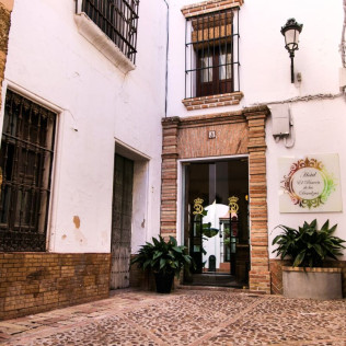 Escapada con Bañera Hidromasaje en Hotel El Rincón de las Descalzas 3* (Carmona, Sevilla)