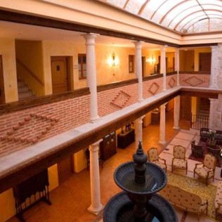 Escapada con Visita a Bodega en Castillo de Curiel 4* (Valladolid)
