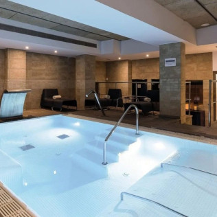 Circuito Spa y Masaje con Aromaterapia o Terapéutico en Hotel Catalonia Ramblas 4* (Barcelona)