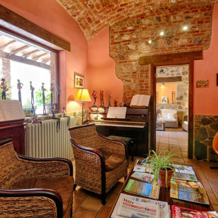 Escapada con Desayuno en Hotel Rural Cerro Príncipe (La Garrovilla, Badajoz)