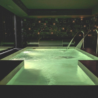 Spa Privado, Jabón Natural Exfoliante y Botella de Cava para dos en Soho Boutique Granada (Granada)