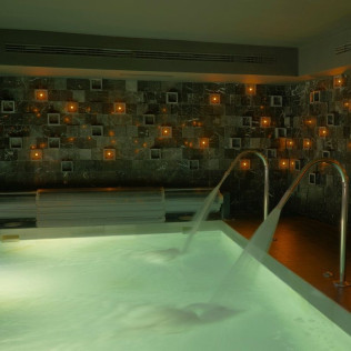 Spa Privado, Jabón Natural Exfoliante y Botella de Cava para dos en Soho Boutique Granada (Granada)
