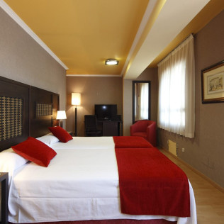 Escapada con Desayuno en Hotel Spa Congreso 4* (Teo - Santiago de Compostela, A Coruña)