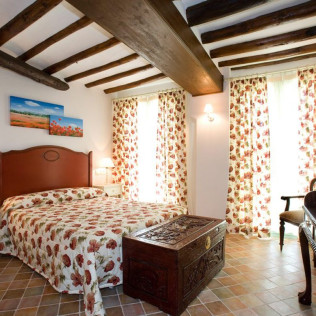 Escapada con Opción a Desayuno en Hotel Rural El Pilaret (Azanuy, Huesca)
